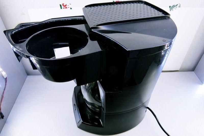 ekspres-do-kawy-delonghi-opis-kolor-dominujacy-czarny