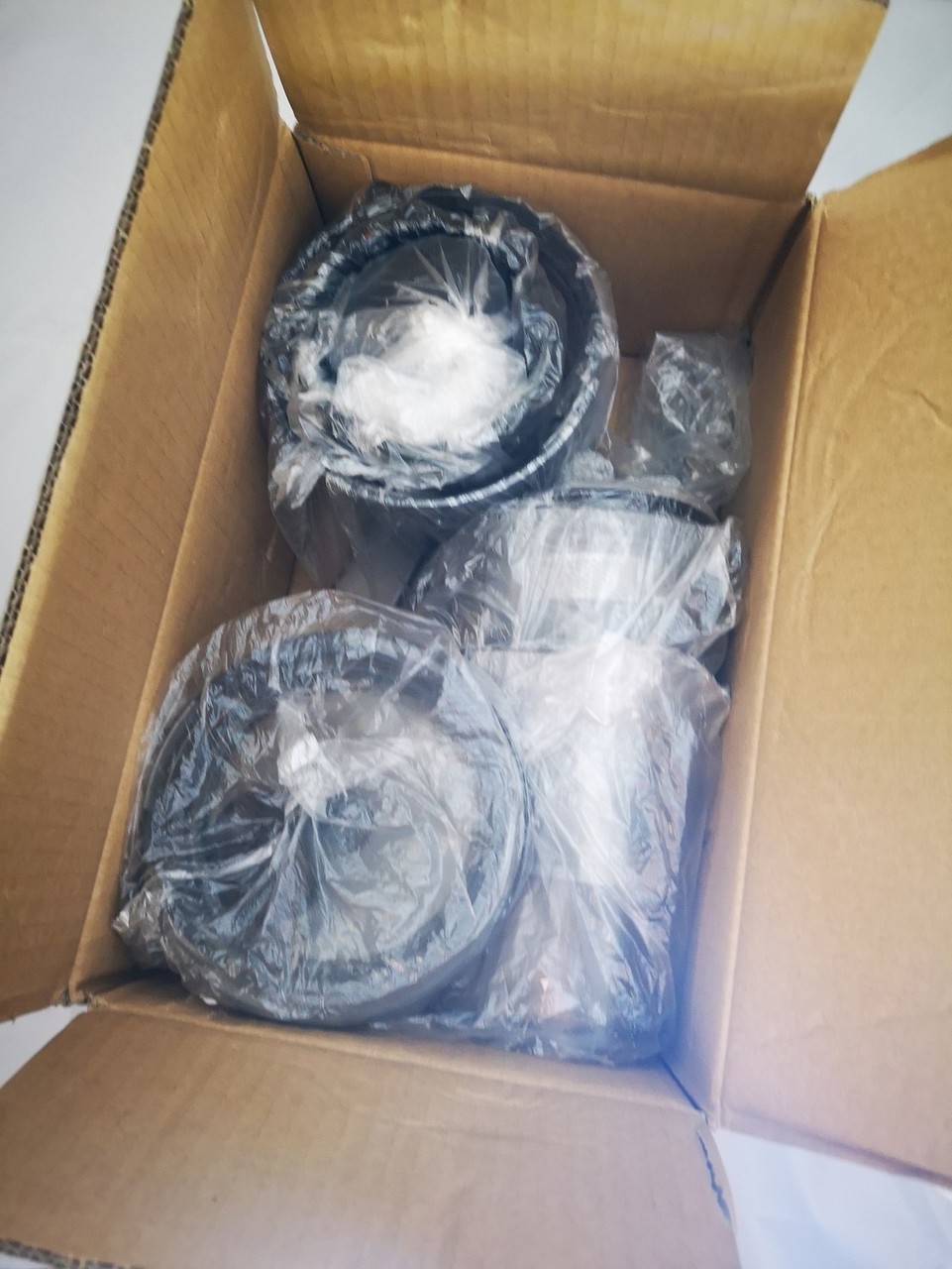 wyciskarka-wolnoobrotowa-eldom-pj500-sokowirowka-kolor-dominujacy-srebrnyszary