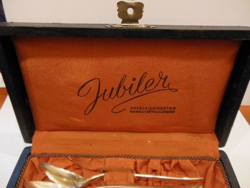 lyzeczki-deserowe-j-fraget-w-pudelku-od-loombard-wykonczenie-nie-dotyczy