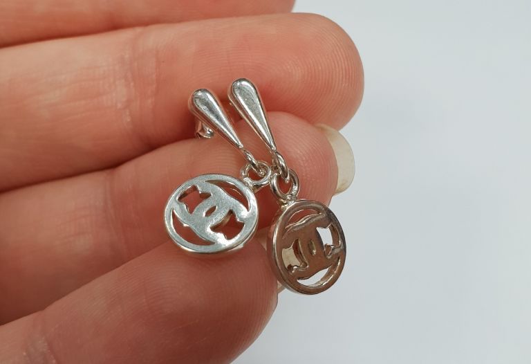 srebrne-kolczyki-w-stylu-chanel-p925-marka-inna-marka