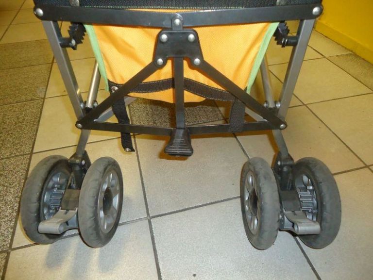 wozek-spacerowy-tako-flash-polecamy-warto-skladanie-parasolka