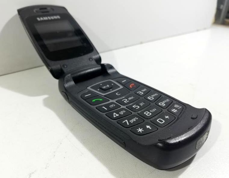 samsung-sgh-c260-z-ladowarka-przekatna-ekranu-1