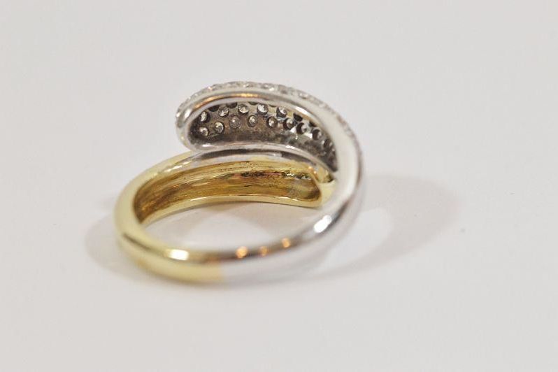 biale-i-zolte-zloto-18k-32-brylanty-18k-promocja-motyw-inny-ksztalt