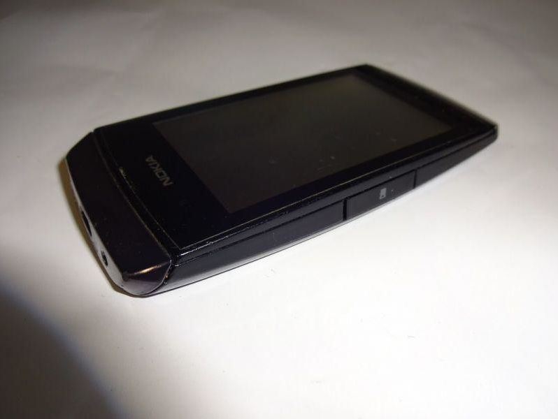 nokia-asha-306-lad-uszkodzona-typ-telefon-komorkowy