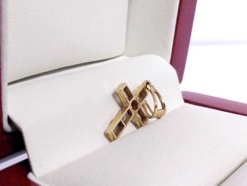 sliczny-zloty-krzyzyk-585-z-cyrkoniami-15-x-1-cm-rodzaj-zlote