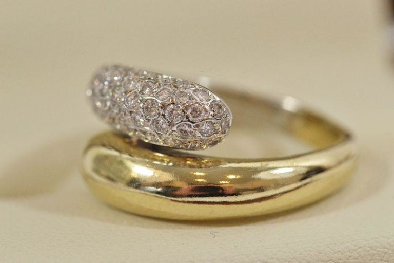 biale-i-zolte-zloto-18k-32-brylanty-18k-promocja-rodzaj-wyrob-jubilerski