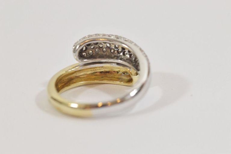 biale-i-zolte-zloto-18k-32-brylanty-18k-promocja-motyw-inny-ksztalt