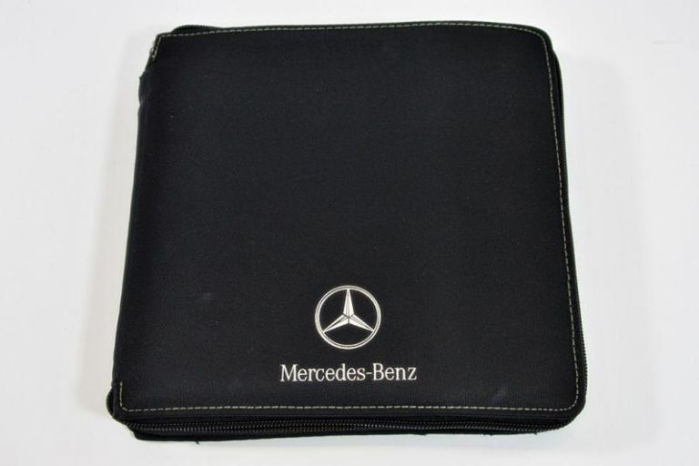 MERCEDES W212 WYPOSAŻENIE BAGAŻNIKA A0998900011