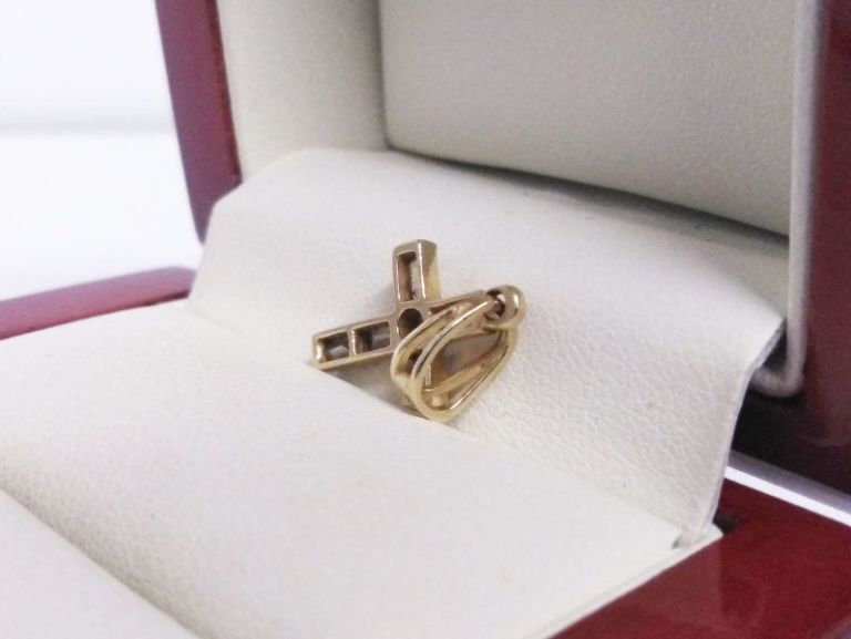 sliczny-zloty-krzyzyk-585-z-cyrkoniami-15-x-1-cm-typ-krzyze