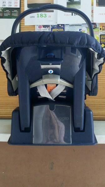 fotelik-samochodowy-peg-perego-primo-viaggio-mocowanie-fotelika-wzgledem-kierunku-jazdy-przodem-do-kierunku-jazdy