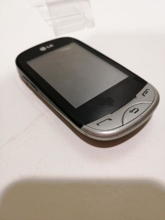 TELEFON LG T500 USZKODZONY