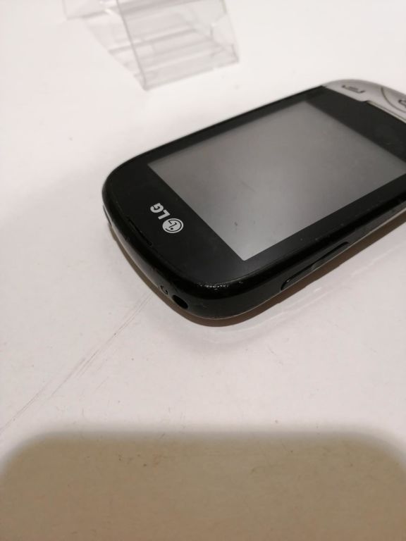 TELEFON LG T500 USZKODZONY