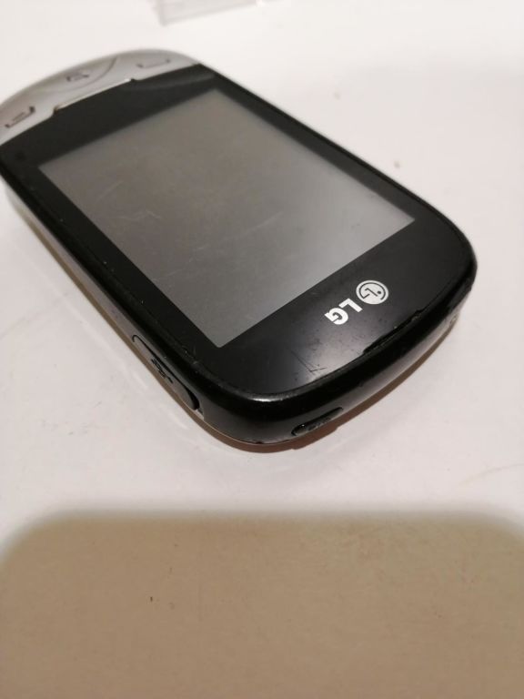 TELEFON LG T500 USZKODZONY