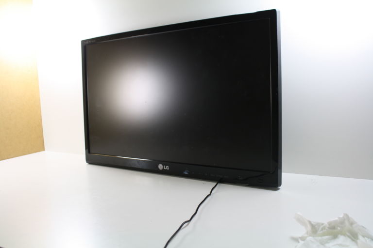 TV LG M2232D