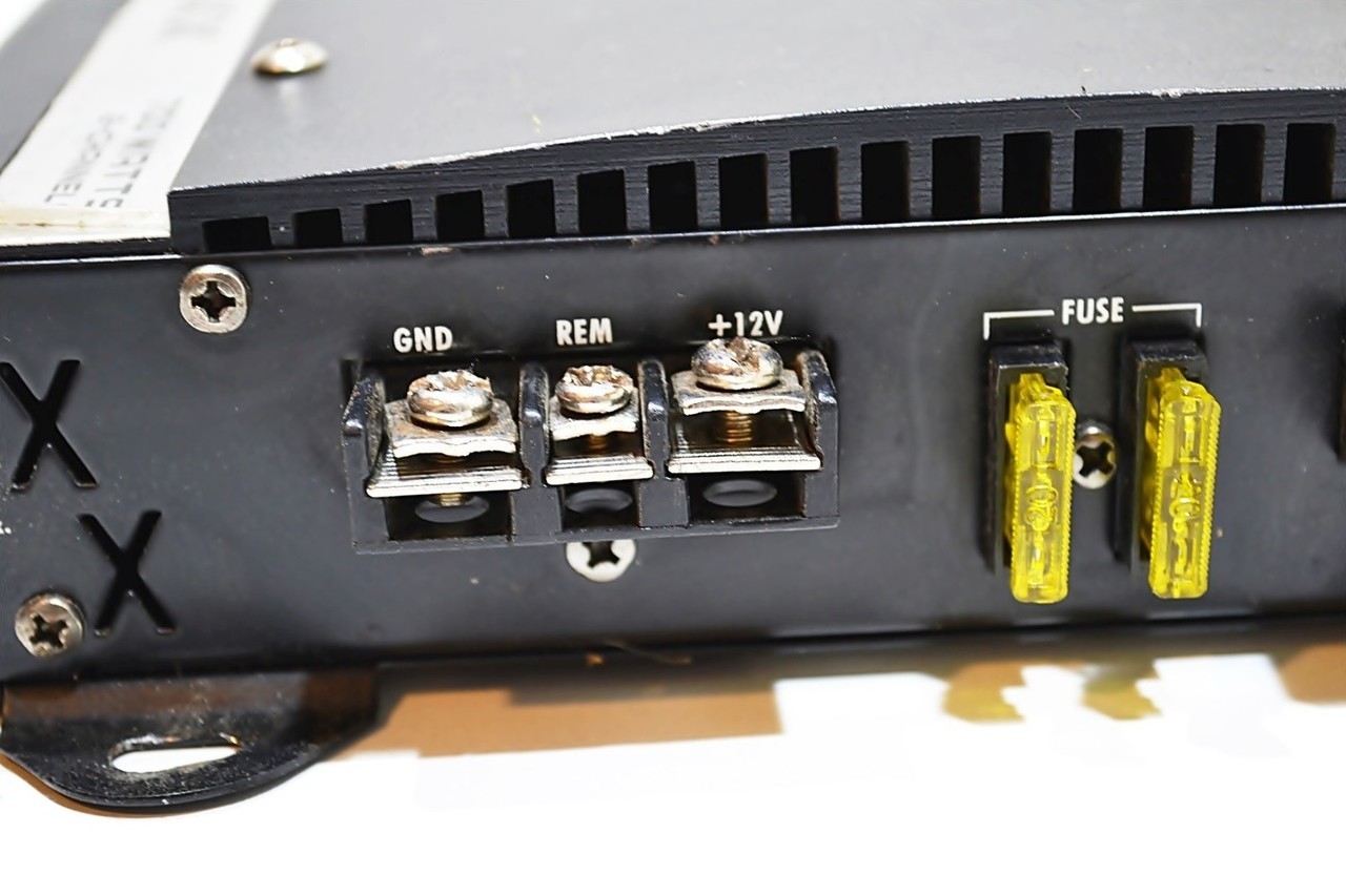 wzmacniacz-crunch-blackmaxx-mxb-2175-700w-partyzantow-39-zamosc