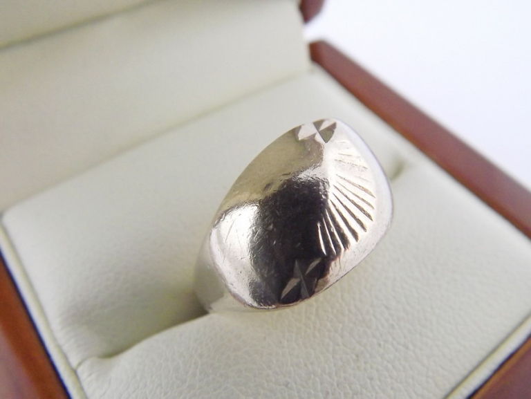nietuzinkowy-srebrny-pierscionek-925-439g-r19-stan-uzywany