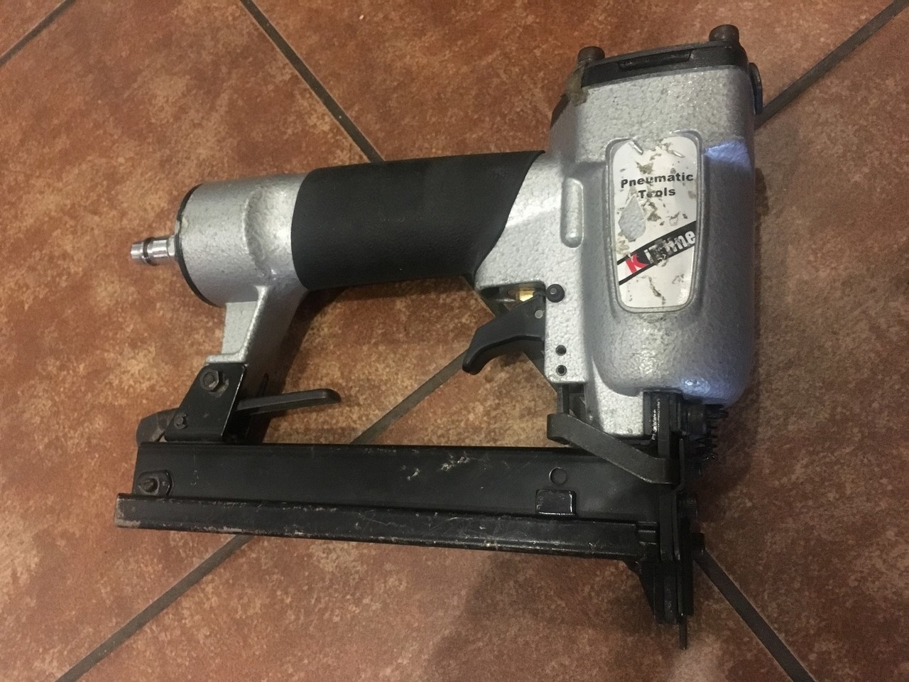 zszywacz-pneumatyczny-tools-od-loombard-pilsudskiego-26-miedzychod