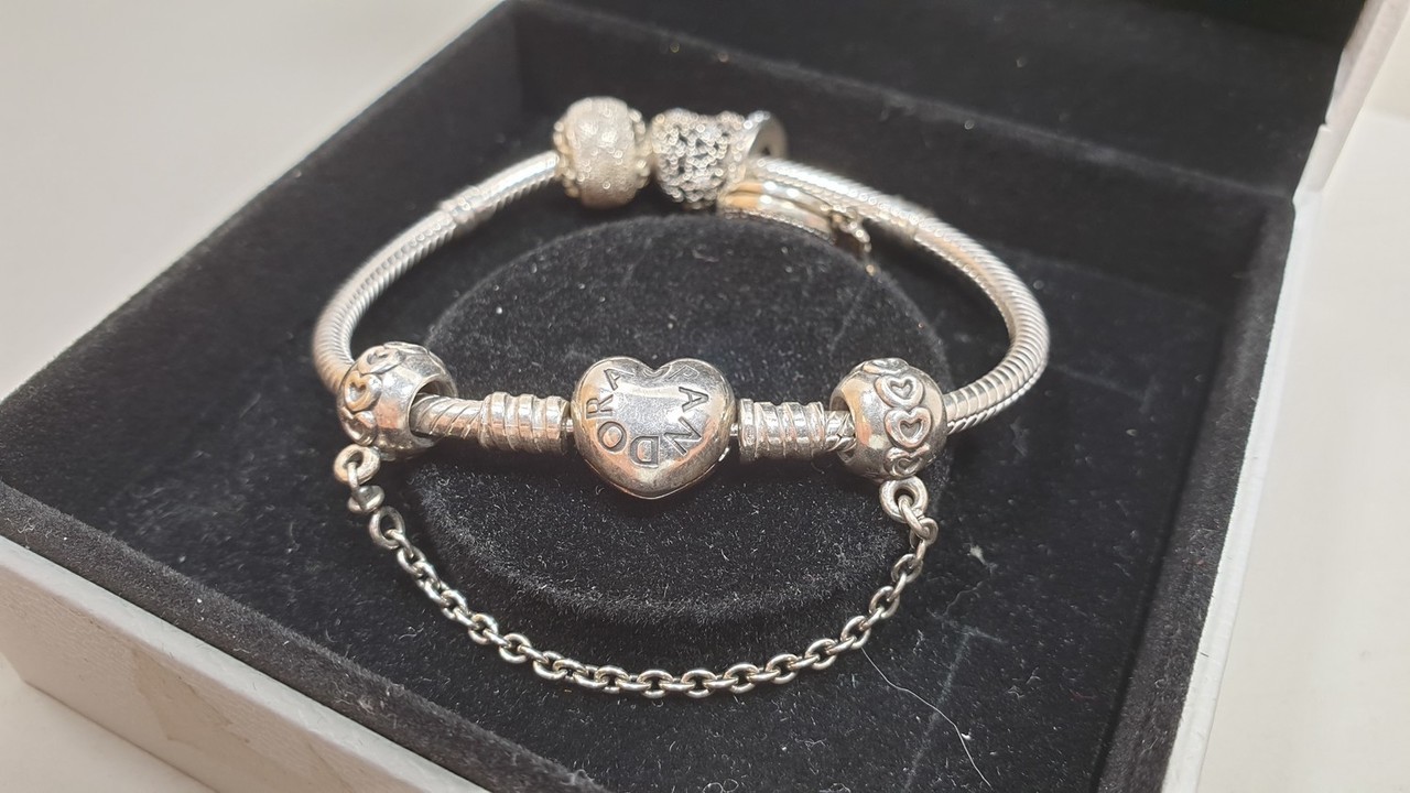 bransoletka-pandora-charmsy-marka-pandora