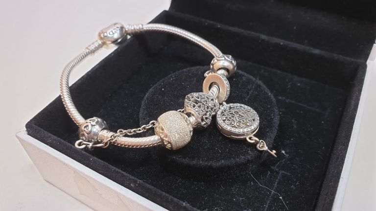 bransoletka-pandora-charmsy-stan-uzywany