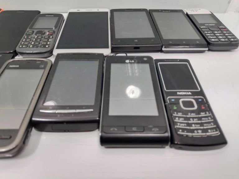 uszkodzone-telefony-przekatna-ekranu-3