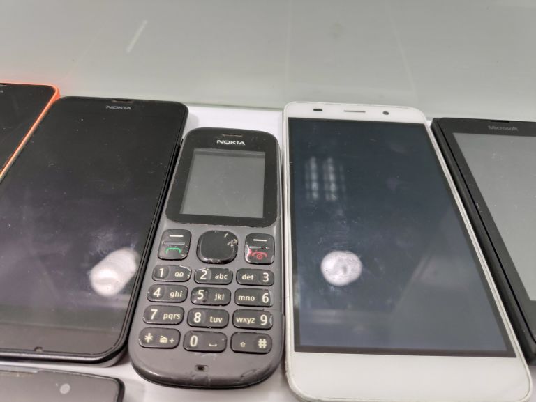 uszkodzone-telefony-stan-uszkodzony