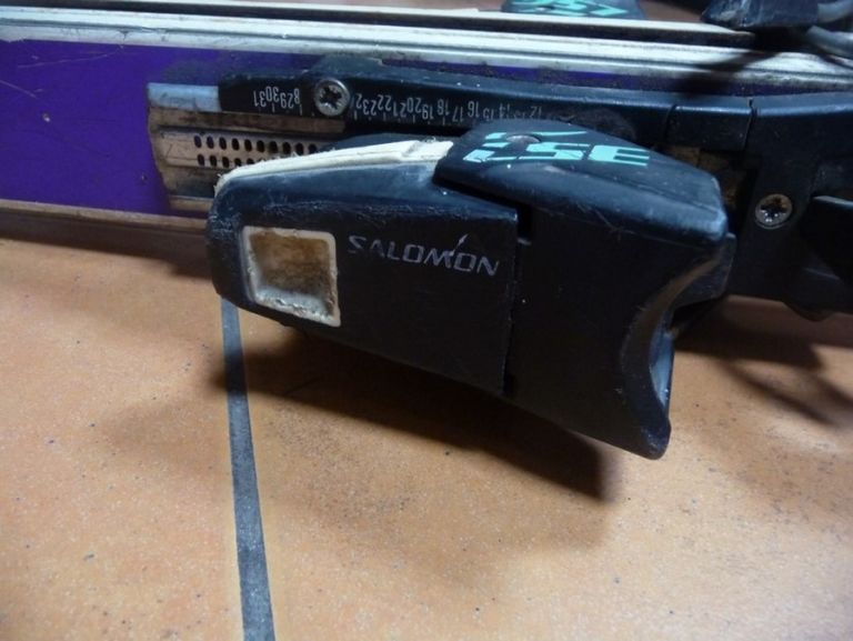 narty-zjazdowe-rossignol-xp33-kod-producenta-ramfs01