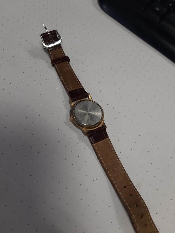 zegarek-damski-quartz-ksztalt-koperty-okragla