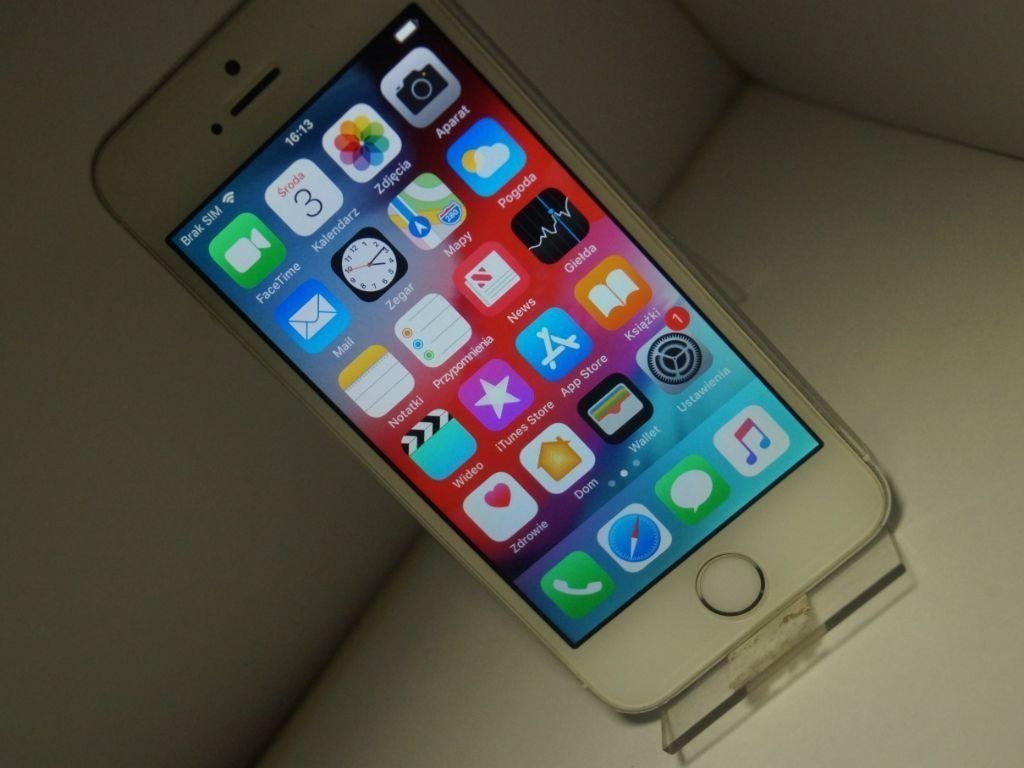 telefon-apple-iphone-se-16gb-ladowarka-stan-uzywany