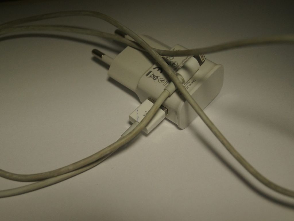 telefon-apple-iphone-se-16gb-ladowarka-kolor-srebrny