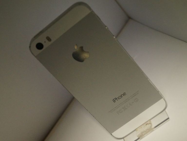 telefon-apple-iphone-se-16gb-ladowarka-typ-smartfon