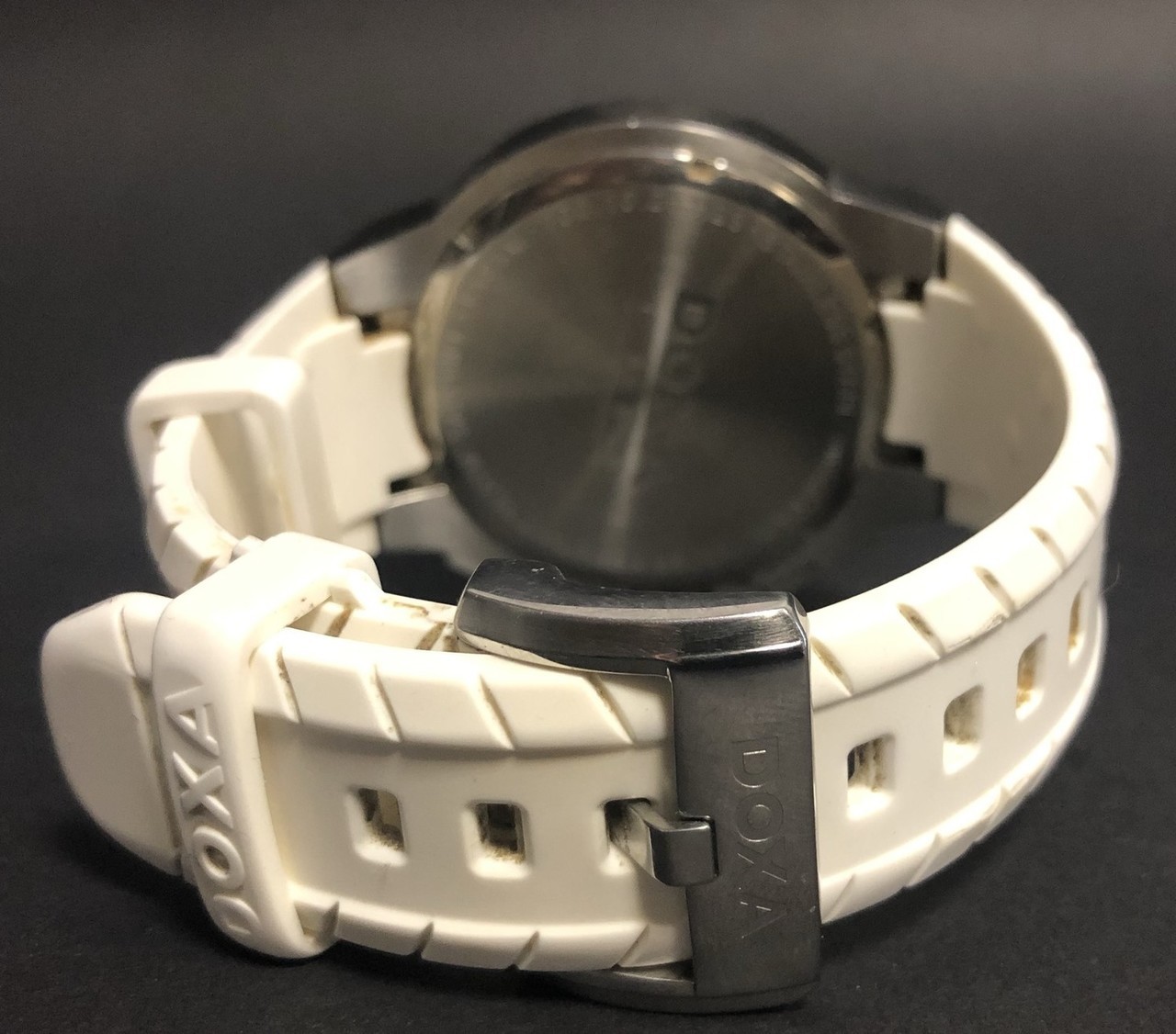 zegarek-meski-doxa-1889-m-7001020123-apart-ksztalt-koperty-okragla