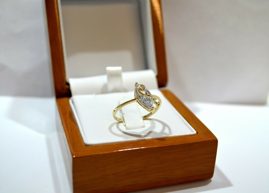 piekny-zloty-pierscionek-kolor-dominujacy-205826-225106