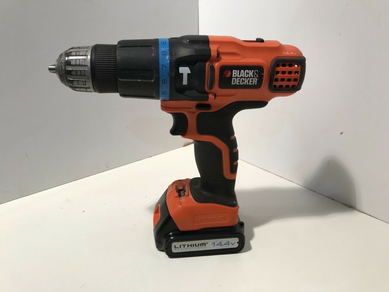 wkretarka-black-decker-144v-komplet-w-walizce-lubanska-49-gryfow-sl