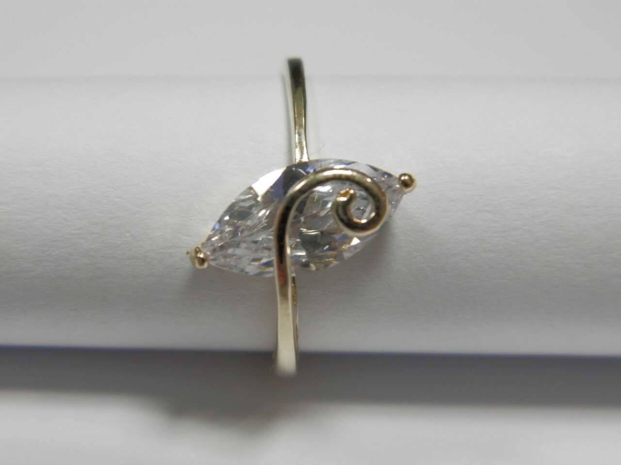 zloty-pierscionek-237g-pr-585-z-cyrkonia-moniuszki-17-biala-podlaska