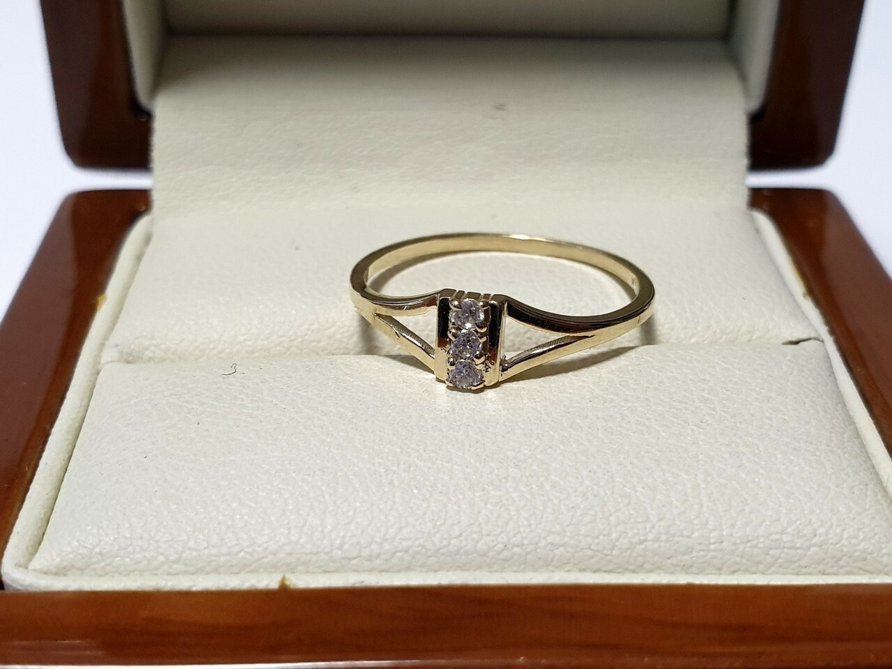 zloto-pierscionek-material-zloto