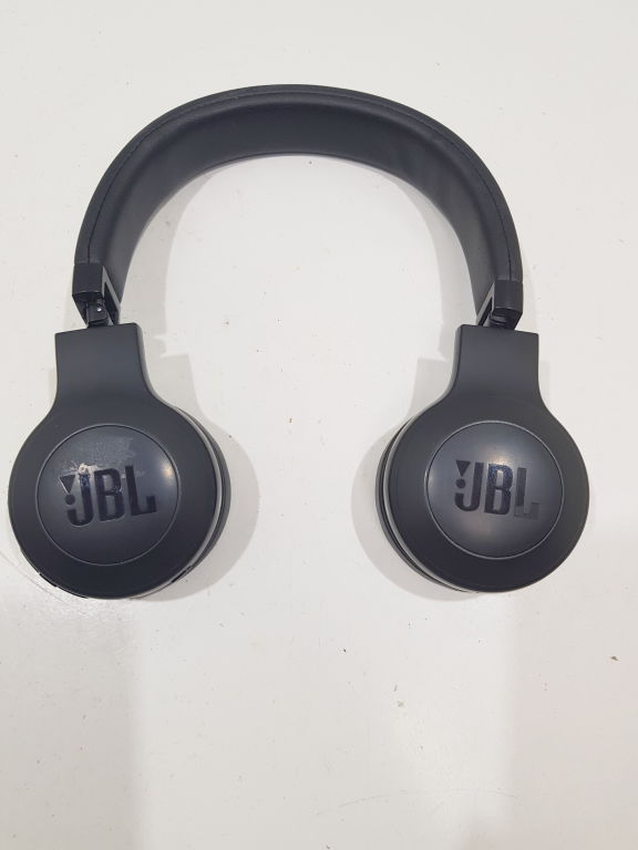SŁUCHAWKI JBL C45BT UDZKODZONE NIE ŁADUJĄ