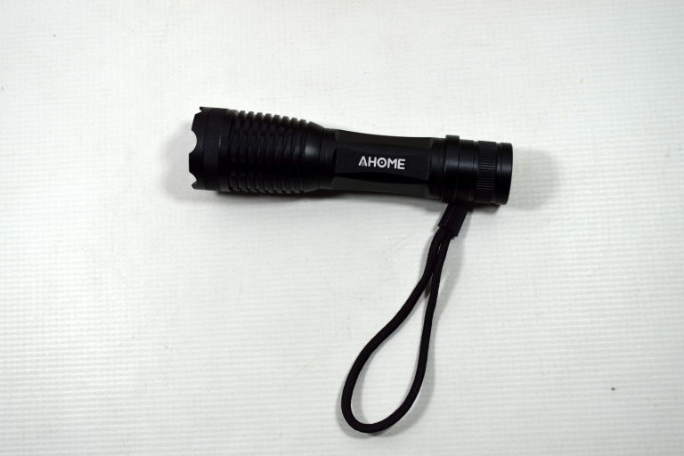 latarka-uv-ahome-stan-powystawowy