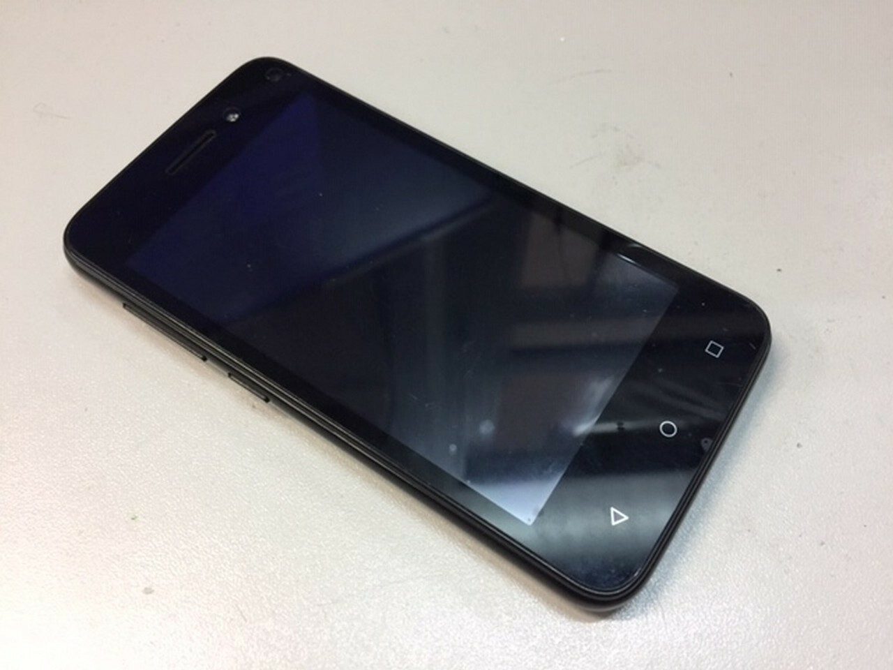 telefon-kiano-elegance-40-stan-uszkodzony