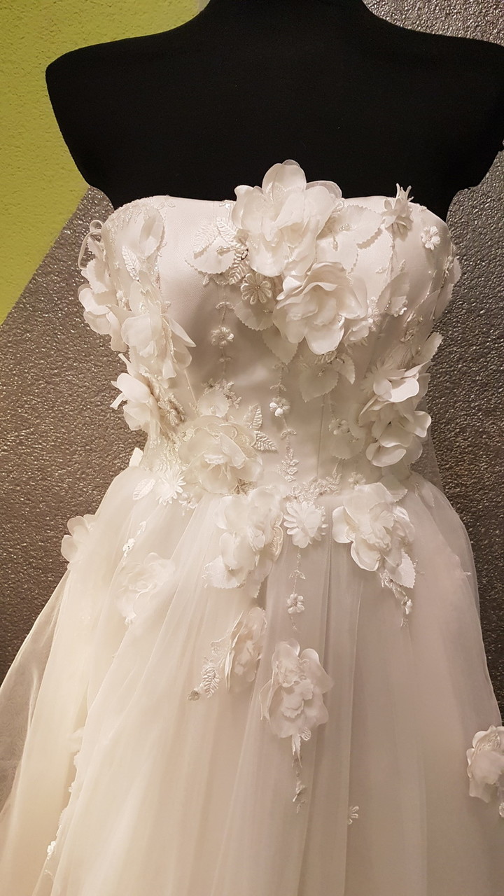 200113021-suknia-slubna-plecy-sznurowanie