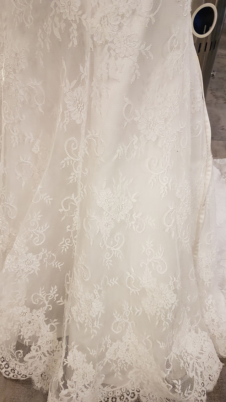 200113021-suknia-slubna-dekolt-inny