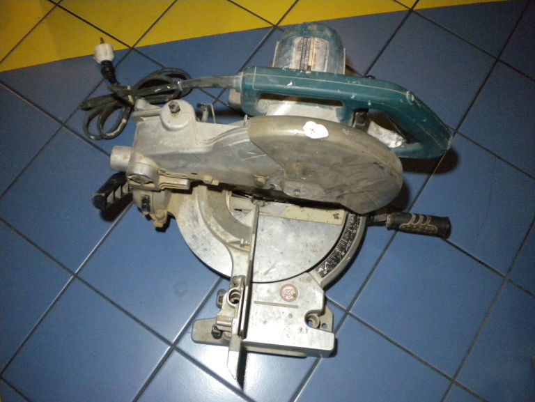 pila-ukosowa-makita-ukosnica-ls1040-stan-uzywany