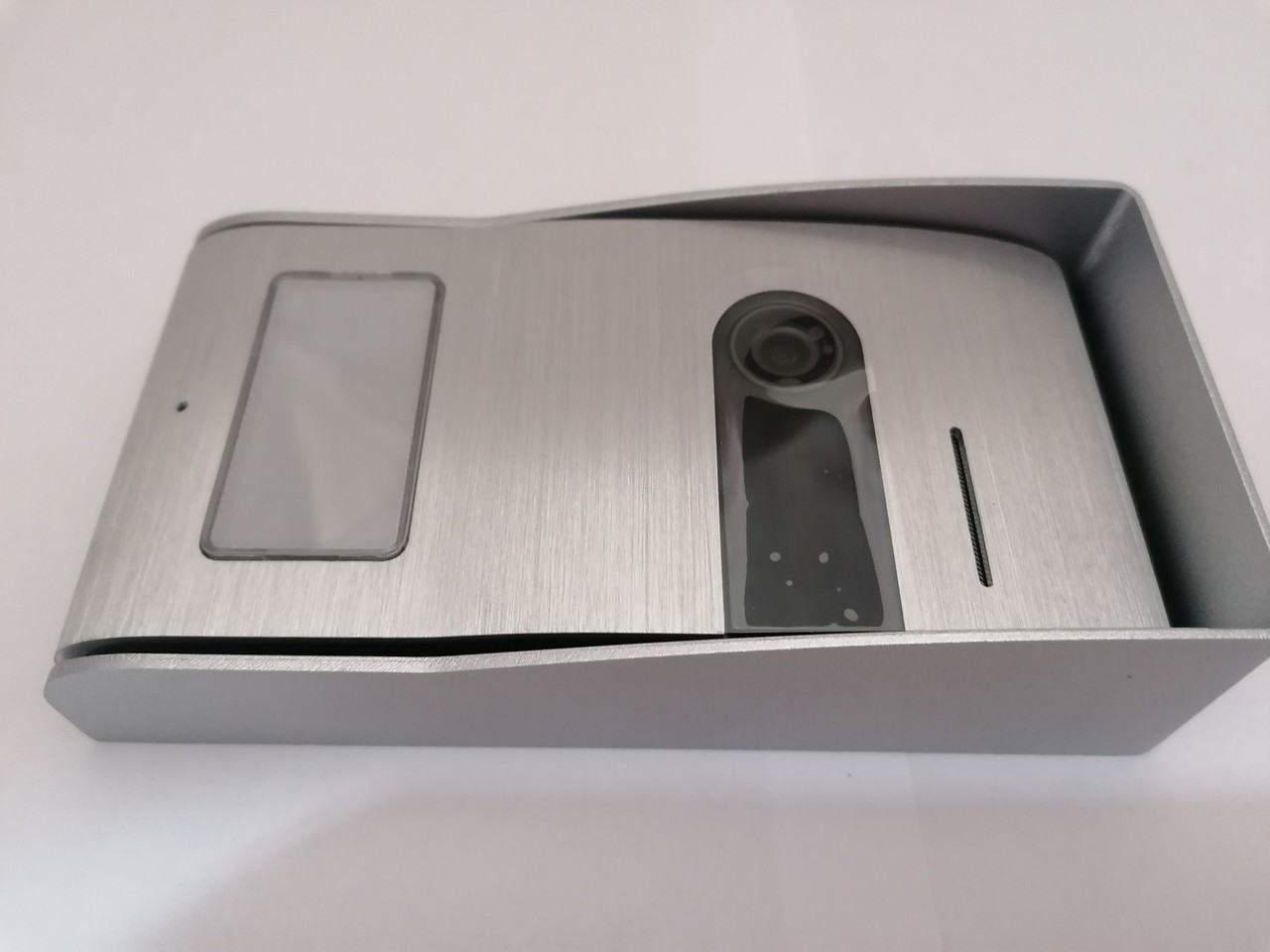 jelbi-wideodomofon-elektroniczny-blyss-rodzaj-domofonu-jednorodzinny