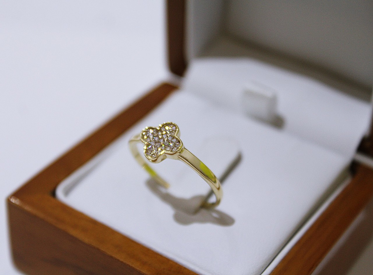 piersconek-koniczynka-biale-kamienie-212g-r21-585-waga-001