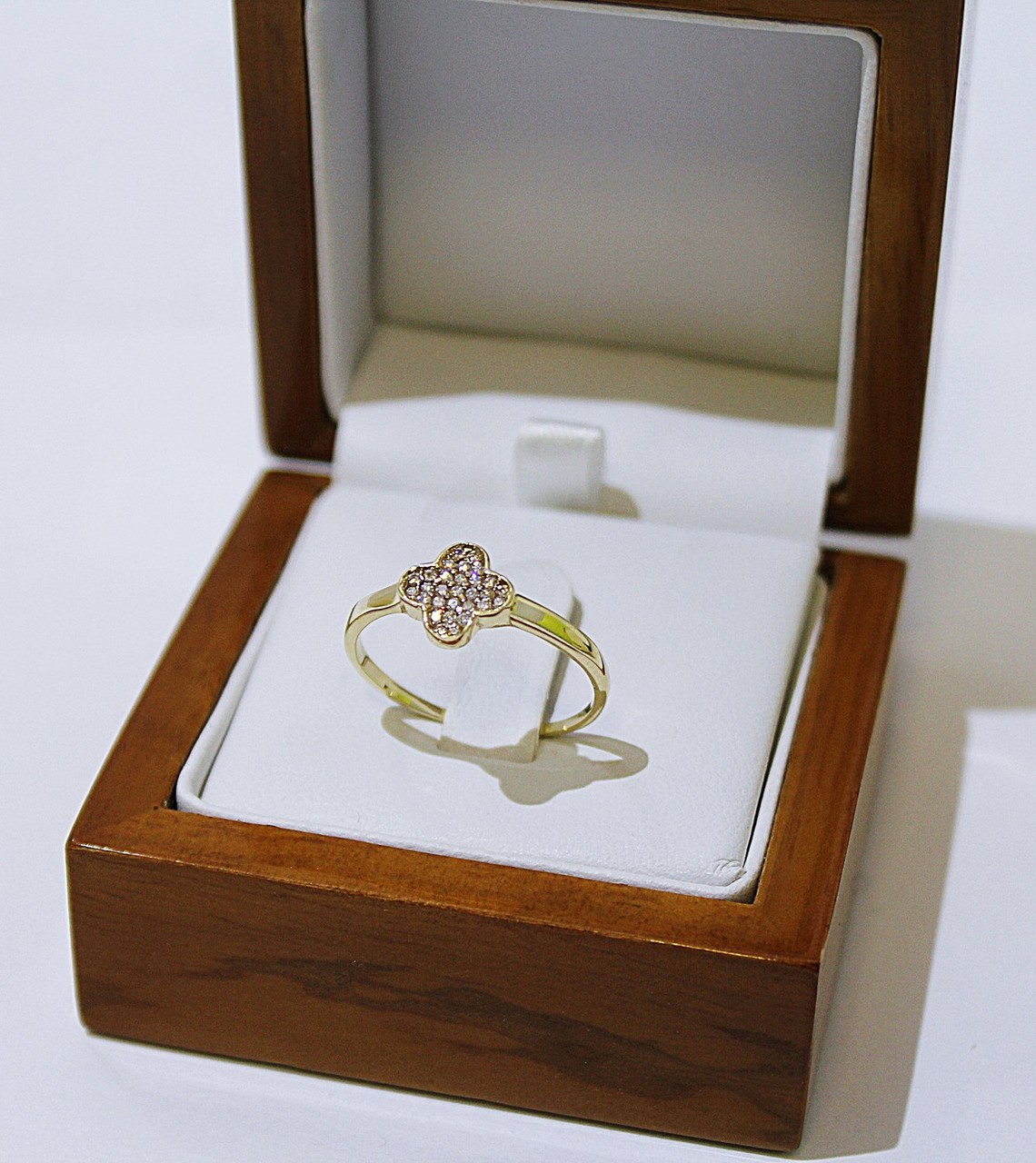 piersconek-koniczynka-biale-kamienie-212g-r21-585-kolor-dominujacy-205826-225106