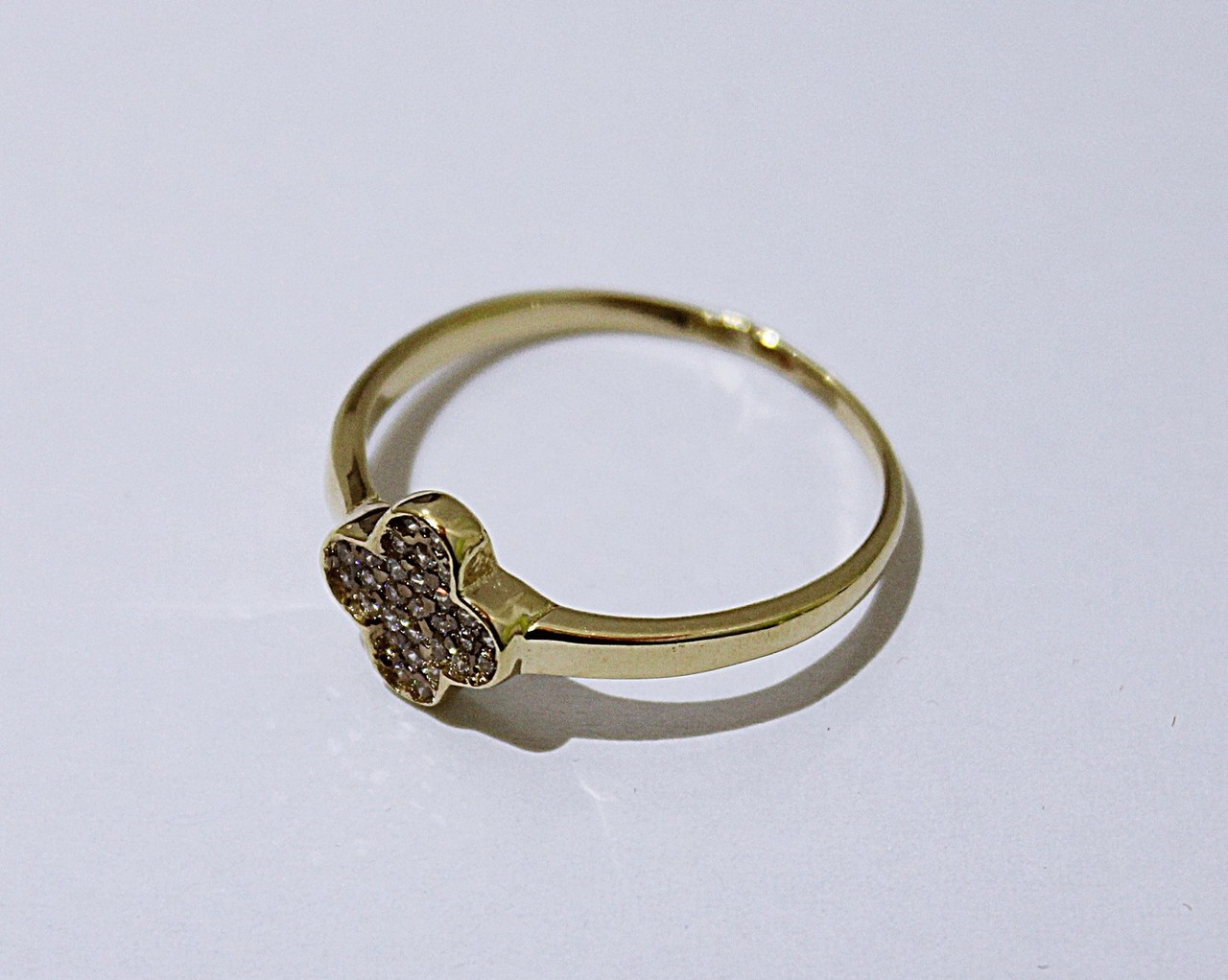 piersconek-koniczynka-biale-kamienie-212g-r21-585-rozmiarsrednica-wew-mm-372-21