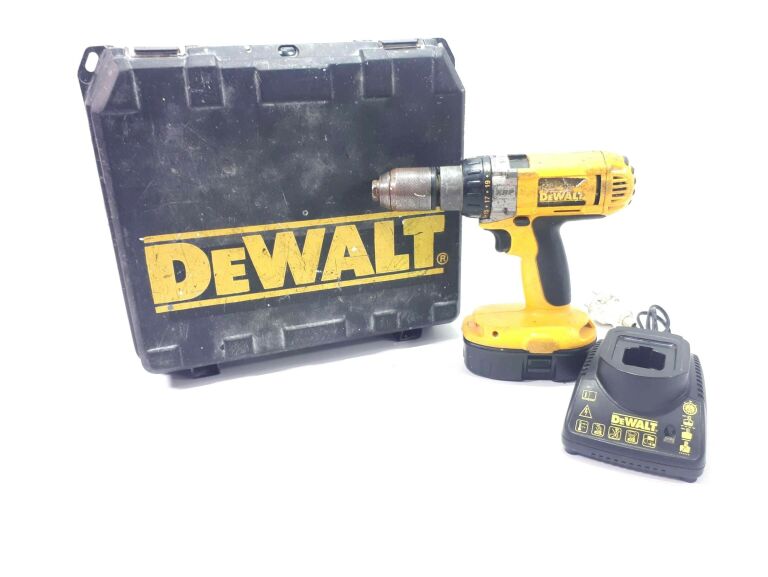 wiertarko-wkretarka-dewalt-dw-987-walizka-zasilanie-akumulatorowe