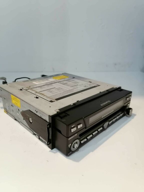 RADIO Z WYSUWANYM PANELEM AUDIOVOX VME9311TS Z DV