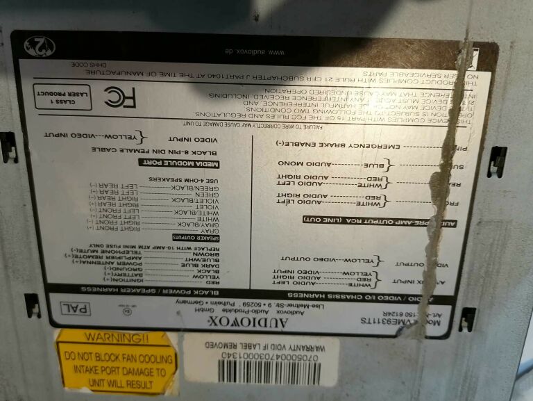 RADIO Z WYSUWANYM PANELEM AUDIOVOX VME9311TS Z DV