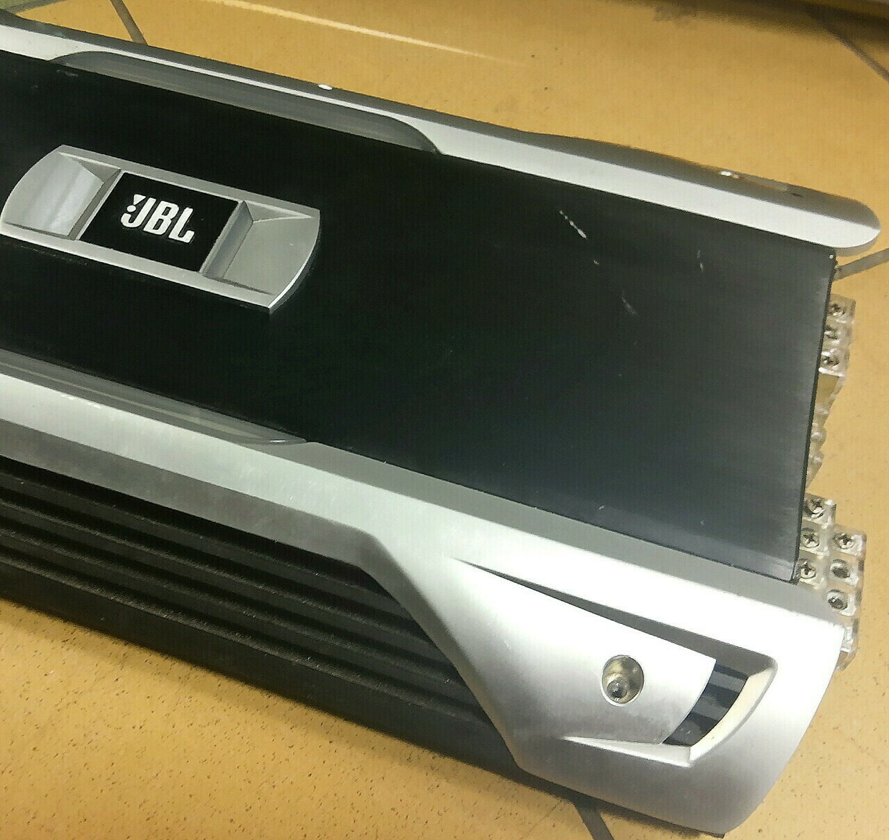 wzmacniacz-samochodowy-jbl-gto1004-stan-uzywany