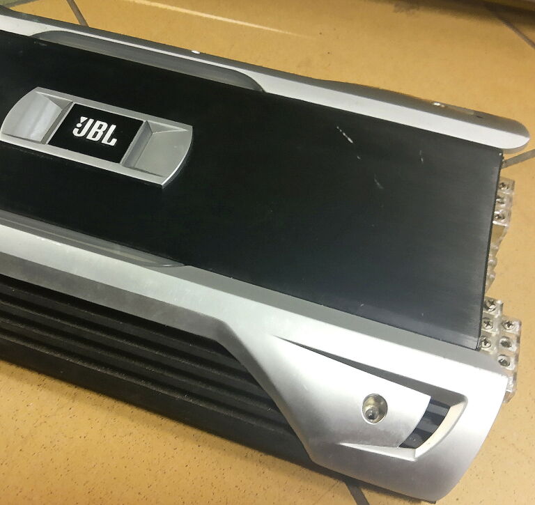 wzmacniacz-samochodowy-jbl-gto1004-stan-uzywany